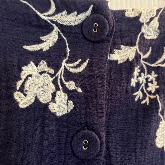 Soft Surroundings 1x Navy Blue With Embroidered Flower Blouse, Buttons On Back - Picture 11 of 11